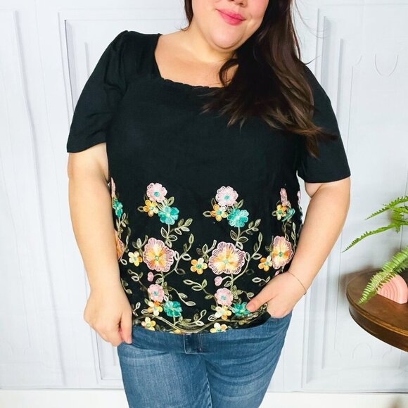 NWT Black Floral Embroidery and Lace Smocked Top - Picture 11 of 15